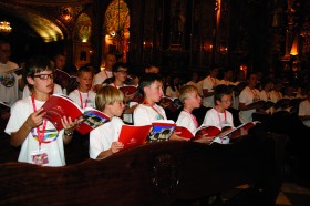 Coro de niños en San Juan de Dios, durante la Oración por la paz.