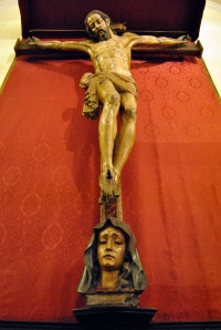Cristo Crucificado en la Basílica de las Angustias. Foto Carlos Acal.