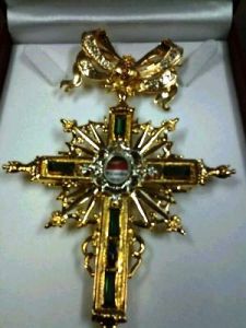 Cruz pectoral reliquia de San Juan de Dios, que llevará en su pecho la Virgen de la Esperanza. 